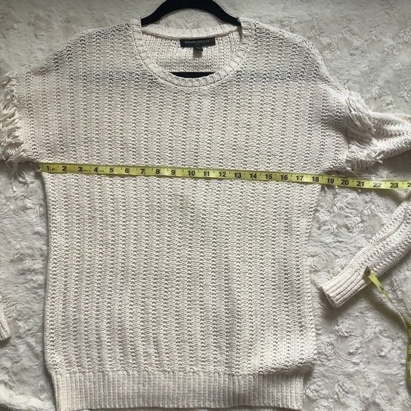 BANANA Republic Fringe Sleeve Crew Neck Cream Sweater Size Small - Picture 6 of 6